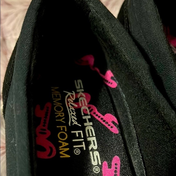 Skechers Black Slip-On Loafers for Everyday Comfort - Picture 13 of 16